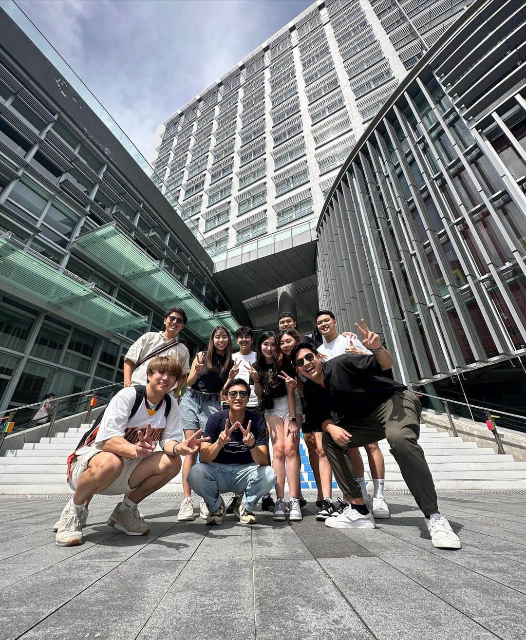 大塚稜馬さんのインスタグラム写真 - (大塚稜馬Instagram)「Waktu ke Hong Kong, Waseda Boys main ke kampus yang adanya di atas gunung!? MINDBLOWN BGTT! Satu gunung itu isinya kampus semua, gilee seruuu! Ketemu dan ngobrol2 sama mahasiswa2 di sana juga!😂😂  Kalian harus nonton vlognya di Youtube!! MANTAPPU JIWA!! 🙌🏻」10月6日 19時56分 - otk_rym