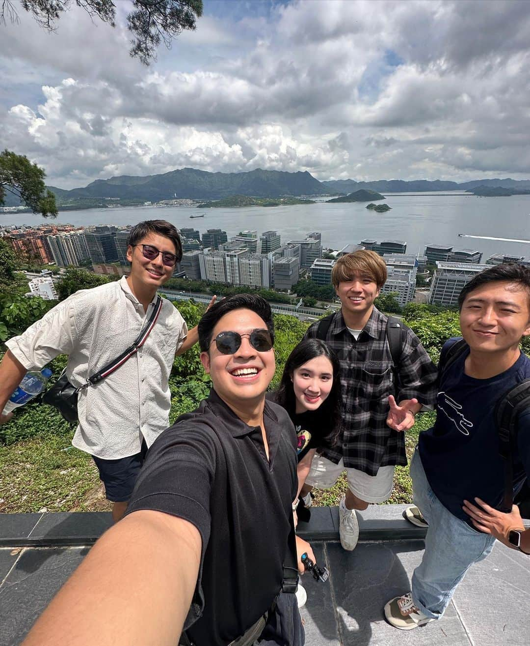 大塚稜馬さんのインスタグラム写真 - (大塚稜馬Instagram)「Waktu ke Hong Kong, Waseda Boys main ke kampus yang adanya di atas gunung!? MINDBLOWN BGTT! Satu gunung itu isinya kampus semua, gilee seruuu! Ketemu dan ngobrol2 sama mahasiswa2 di sana juga!😂😂  Kalian harus nonton vlognya di Youtube!! MANTAPPU JIWA!! 🙌🏻」10月6日 19時56分 - otk_rym