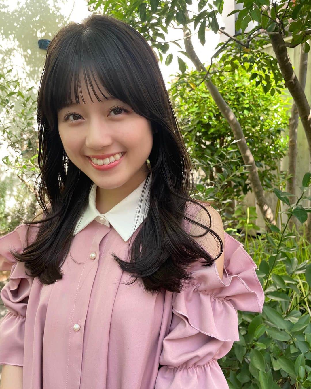 のインスタグラム：「🌈🍒  新曲に向けて髪整えて頂きました👧🏻💗  長くなってた後れ毛㌠も生き返って幸せ^.".^♡  有難う御座いました❕  #河村果歩 #nicola #おはスタ #おはガール #かほっち #ニコラ #ニコモ #ニコラ11月号発売中 #SUPERGIRLS #スパガ #アイドル」