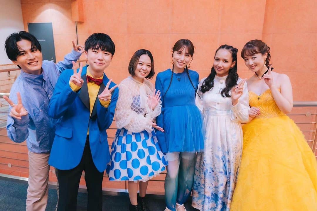 石橋陽彩のインスタグラム：「「#オオカミ少年」#ハマダ歌謡祭 見てくださった皆さんありがとうございましたぁぁぁぁ！！！  見てみて！！この最高の写真！！家宝がひとつ増えました。笑笑 やばい！！今ものすごく！！ディズニーに行きたーい！！😭  見逃した方、もう一度見たい方は #TVer の見逃し放送をチェック！！」