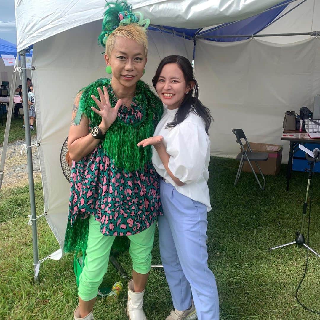 のインスタグラム：「💚🍏🍐🍈🥝🥑🥦🥬🥒🫑💚  緑の妖精🧚‍♀️トシ子ちゃん  高校生くらいの頃から知っていて いつかお会いしたいと思っていました！  イベントの合間に少ししか お話できませんでしたが 優しくて面白くて、お話出来て嬉しかった😘  またお会い出来る日を楽しみにしています🎶  #トシ子ちゃん #緑の妖精 #造花アーティスト #浜松出身 #浜松を盛り上げましょう #浜松 #アニマルピックフェスタ #アニマルピックフェスタ2023 #世界中のわんちゃんが幸せになれますように」