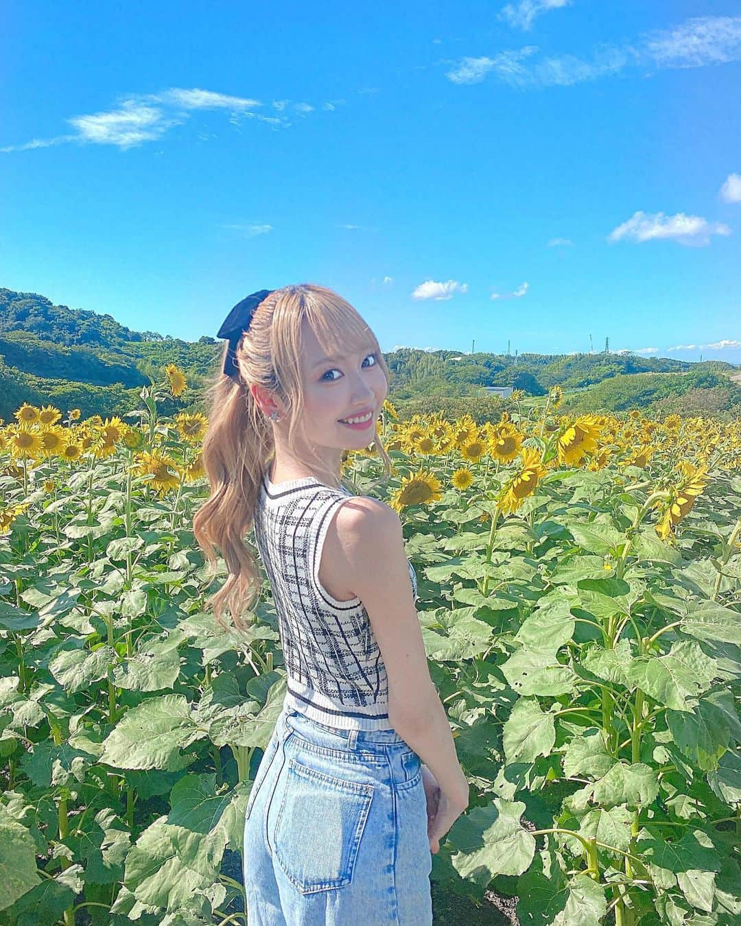 野村実代さんのインスタグラム写真 - (野村実代Instagram)「夏の思い出✌🏻🌻🤍 ⁡ ⁡ ⁡ ⁡ #南知多#観光#観光農園花ひろば#ひまわり畑 #向日葵#インスタ映え#映え#夏#ポニーテール#ハイトーン#思い出#SKE48##みよちゃんにんぎょう🌻」10月6日 20時18分 - miyomaruko_0201