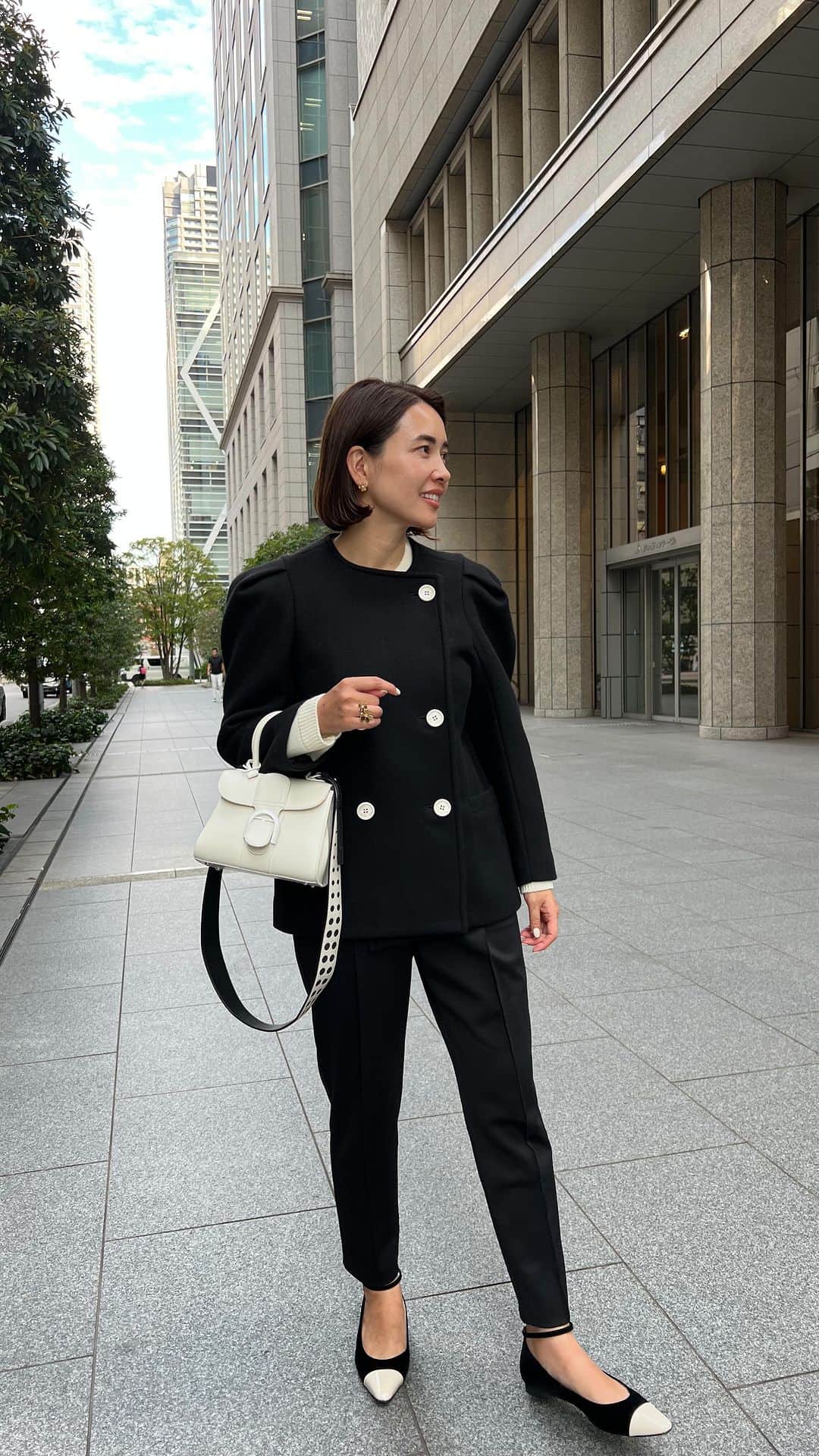 のインスタグラム：「なんかものすごい喋ってる。  この後21時から新作を販売致します🖤 在庫調整分もございますのでオンラインをご確認ください📄  @ohgaofficial   #OHGA #ohgashop」