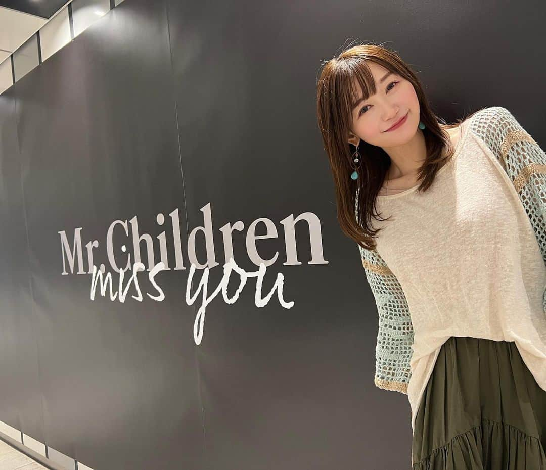 開高明日香さんのインスタグラム写真 - (開高明日香Instagram)「待ち侘びていた、Mr.ChildrenのNEW  ALBUM。  ホントならいち早く聴きたい♡ でも、楽しみは少し先に取っておきたいタイプ😛 今度のお休みに、ゆっくりじっくり聴くんだ🩷  来年1月のライブも楽しみ🥰  #mrchildren #ミスチル #桜井和寿 #田原健一 #中川敬輔 #鈴木英哉 #missyou #newalbum #２枚目の写真🖐️が🙄 #後ろにちゃんとあります😛」10月6日 20時14分 - asukakaiko