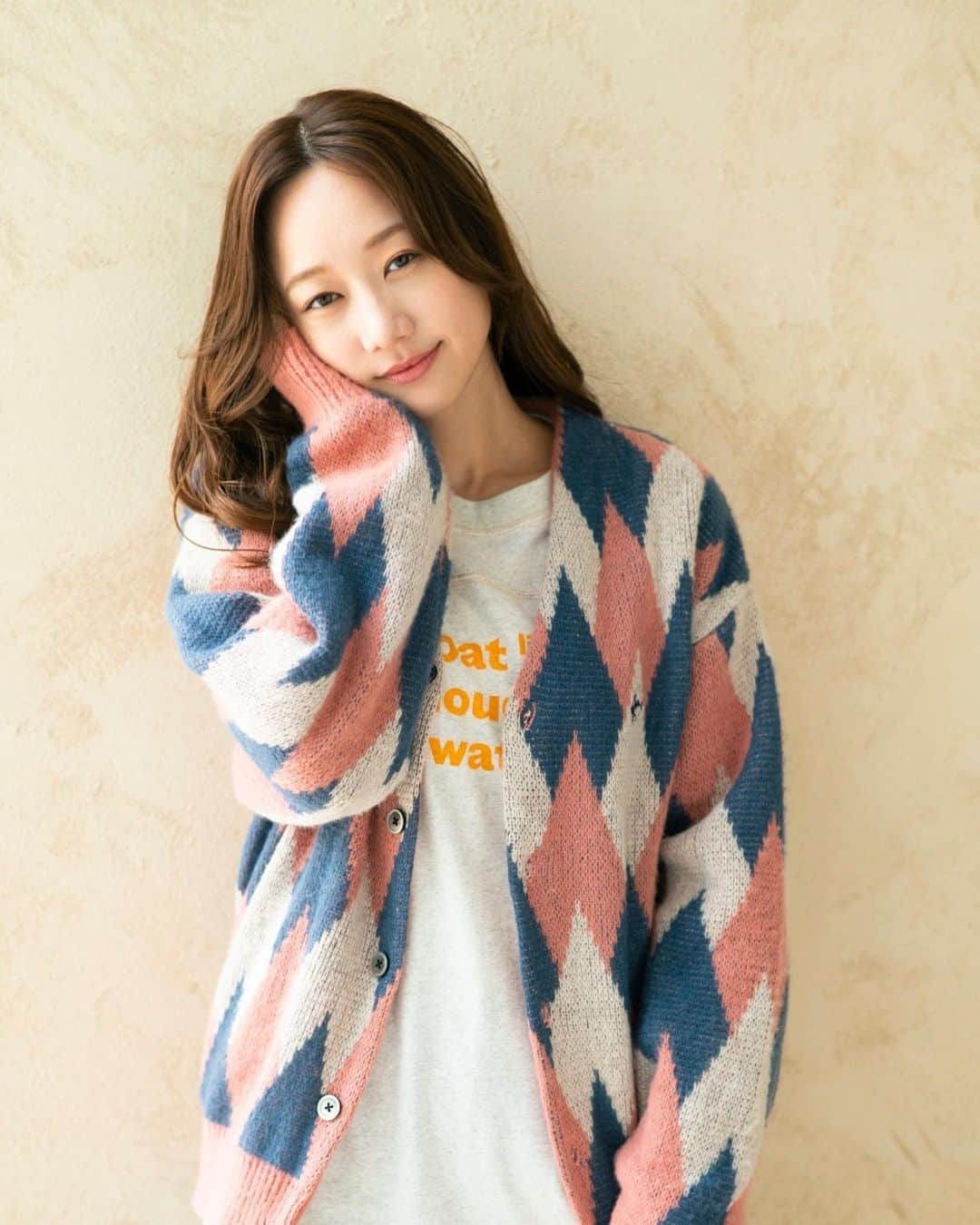 高田秋のインスタグラム：「ライトオンさんで発売されます、 BEVERLY HILLS POLO CLUBの モデルをさせて頂きました🥹🤍  かわいい秋冬のレディース新作商品がたくさん♡ おしゃれが楽しくなるような カラーアイテムが揃っています♡  ライトオンさんの店頭とオンラインストアで 発売されていますので、 ぜひチェックしてみてください🤍  #PR #ライトオン #ライトオンコーデ #righton #ビバリーヒルズポロクラブ #beverlyhillspoloclub」