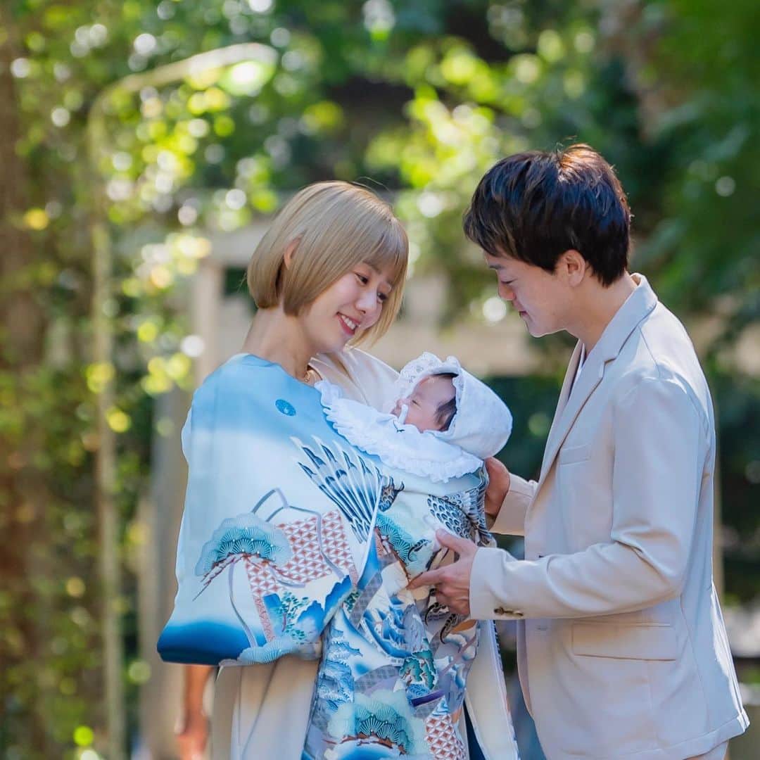おばたのお兄さんさんのインスタグラム写真 - (おばたのお兄さんInstagram)「息子のお宮参りに行って来ました！ 3枚目の写真は『俺が守る』です。小栗さんの声で脳内再生して下さい。 カメラマンは僕のYouTube編集もしてくれている後輩芸人のバチョフ @bachofu1992  プロカメラマンよりも格段に安くカメラマンしてくれるはずなので ぜひ撮影のご依頼を！ #お宮まきの #起源は鎌倉時代らしい #鎌倉殿の13人 #昔は赤ちゃんの生存率が低かったのでちゃんと生きられるように神様にお願いする儀式だったとか #命を絶やさない事が当たり前ではなかった時代 #いい時代になったよね #お宮参り #バチョフ @bachofu1992」10月6日 20時34分 - bataninmari