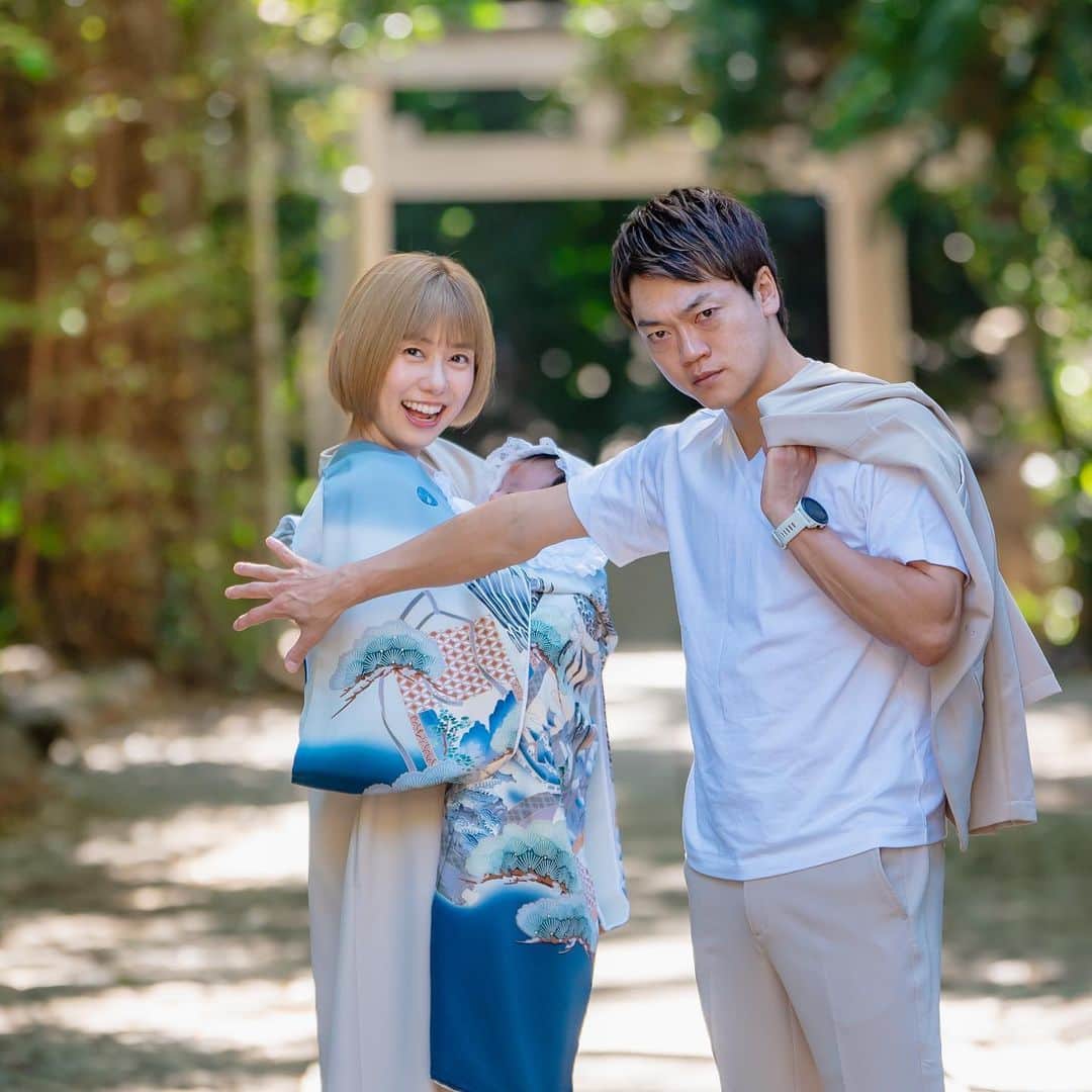 おばたのお兄さんさんのインスタグラム写真 - (おばたのお兄さんInstagram)「息子のお宮参りに行って来ました！ 3枚目の写真は『俺が守る』です。小栗さんの声で脳内再生して下さい。 カメラマンは僕のYouTube編集もしてくれている後輩芸人のバチョフ @bachofu1992  プロカメラマンよりも格段に安くカメラマンしてくれるはずなので ぜひ撮影のご依頼を！ #お宮まきの #起源は鎌倉時代らしい #鎌倉殿の13人 #昔は赤ちゃんの生存率が低かったのでちゃんと生きられるように神様にお願いする儀式だったとか #命を絶やさない事が当たり前ではなかった時代 #いい時代になったよね #お宮参り #バチョフ @bachofu1992」10月6日 20時34分 - bataninmari