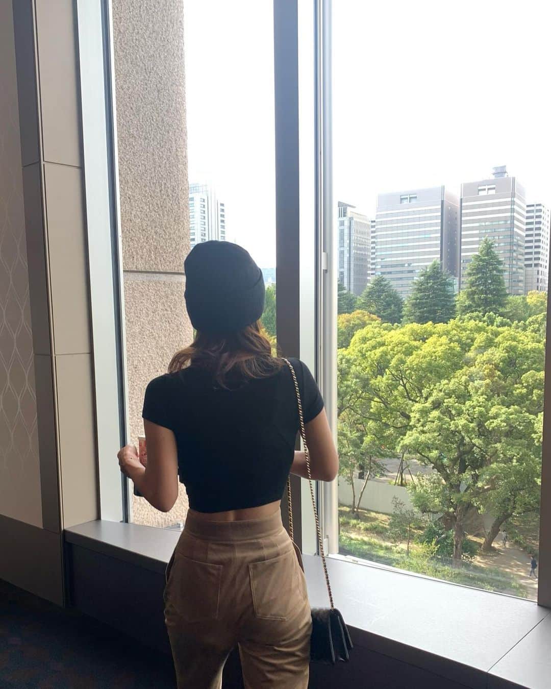 馬渕真由子のインスタグラム：「ちょっと一息ついたのでひっさしぶりに映画。(やっとキングダム観れた) 素材や小物で少しずつ秋支度始めてます🏃今年がいつも以上に瞬足で終わりそうでアセアセ😂」