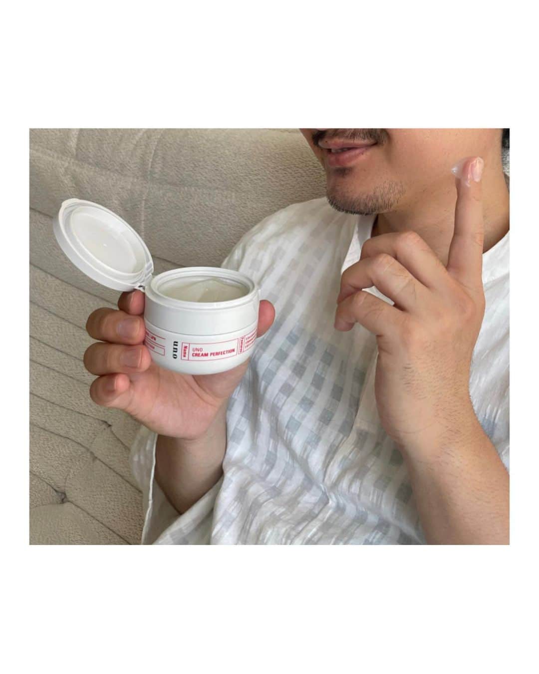 まめださんのインスタグラム写真 - (まめだInstagram)「⁡ ⁡ すっぴんで失礼します🙏🏻 ⁡ ⁡ ⁡ みんなはパートナーのスキンケアってどうしてる❔ 我が家の夫はスキンケアに疎くて、 肌荒れしやすかったり乾燥しやすいタイプなんだけど 最近は化粧水よりうるおって※1、肌悩み※2ケアができる ウーノ　クリームパーフェクション ａを使っています⚪️ ⁡ ⁡ 男性の肌を考えたうるおい成分が含まれているし、  アレルギーテスト済み※3だから我が家の夫も 使用感がかなり良くて気に入ったみたい！ ✔ ⁡ ⁡ 私も気になって１回使わせてもらったら、 ベタつかないのにしっとりした使い心地だから、 クリームのベタベタ感が苦手な方にもおすすめ🫶🏻 ⁡ ⁡ ⁡ オールインワンだから、 スキンケア苦手な男性にも是非すすめたい❕ ⁡ みんなもパートナーにぜひオススメしてみて☺🤍 ⁡ @uno_mens_official ⁡ ⁡ ⁡ ⁡ ⁡ ※1 ウーノ　スキンセラムウォーター　f・ウーノ　スキンバリアローションとの保湿比較試験結果による（ファイントゥデイ調べ） ※2 テカリ・カサつき・ベタつき等を示します ※3 すべての人にアレルギーが起きないわけではありません ⁡ ⁡  #PR #ウーノ #メンズスキンケア #メンズ美容 #クリームパーフェクション」10月6日 20時32分 - mameda_mame