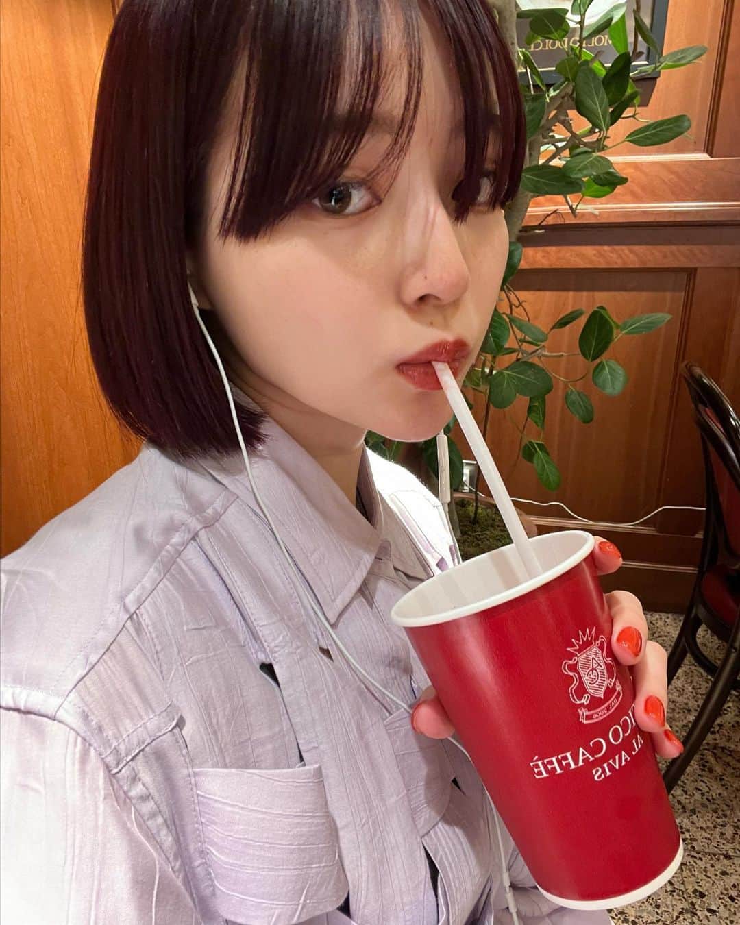 山崎江莉のインスタグラム：「🍇🍒  光で色が変わる💡」