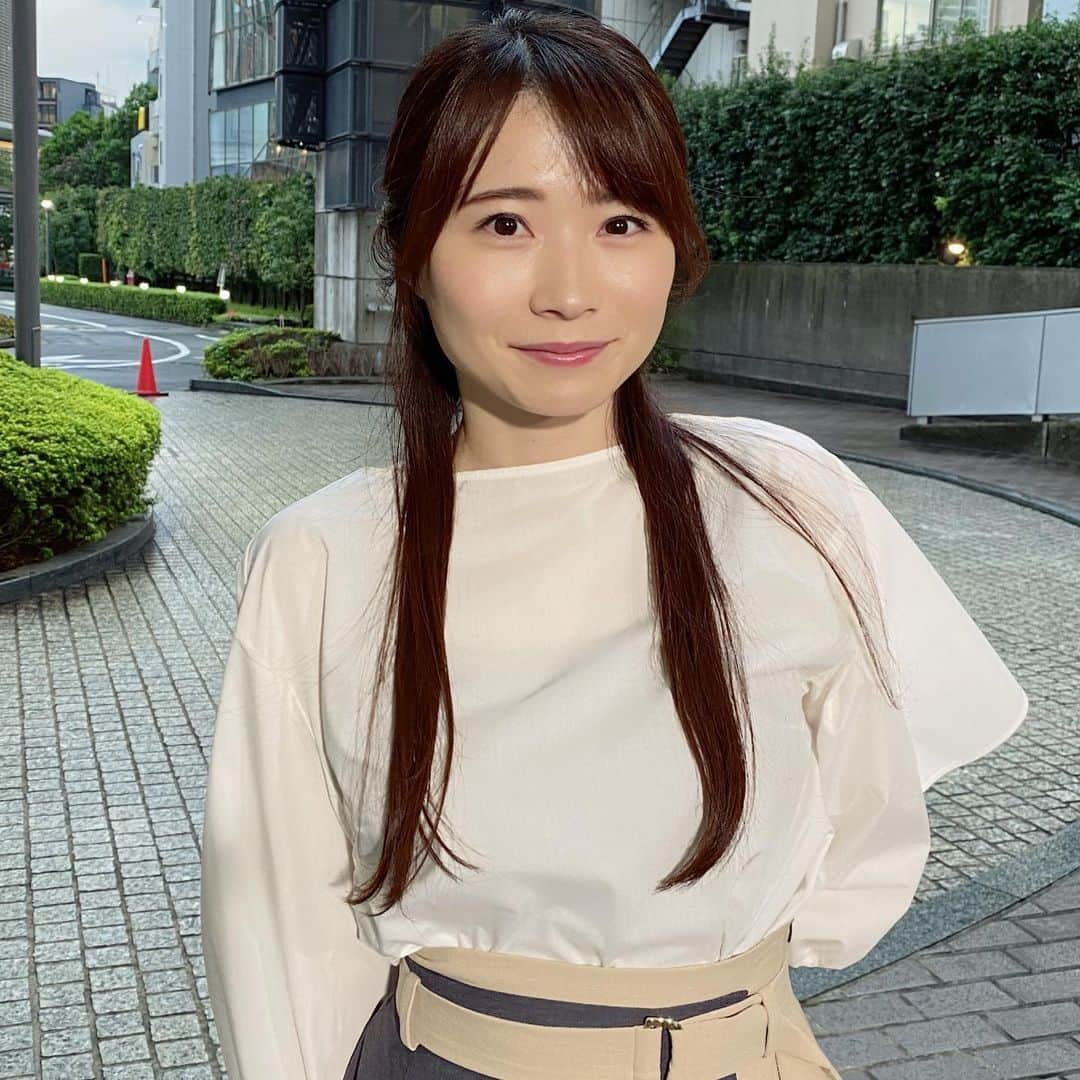 國本未華のインスタグラム：「涼しくなってきて、  嬉しいのだっ🦭  今週は北海道旭岳で初冠雪。 富士山も初冠雪。  #Nスタ #衣装 #cohina」