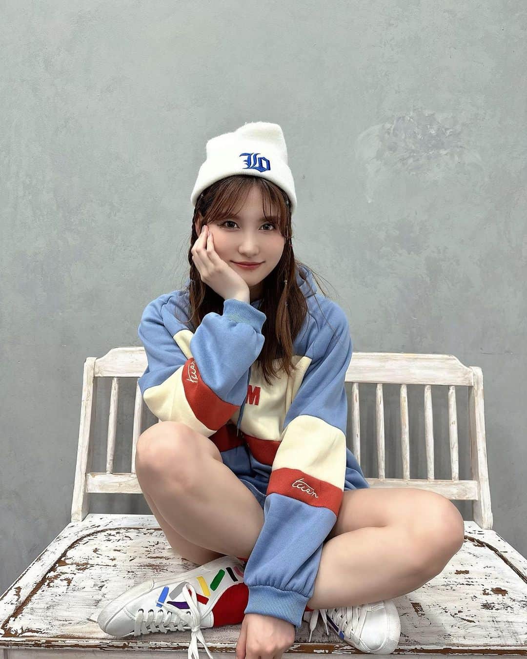 のインスタグラム：「.  私のオフィシャルグッズは もうチェックしてくれましたかー？  どれも本当にお気に入り🫶🏻 是非ゲットしてね🫶🏻 URLハイライトに残してます！  みんなが好きそうなカットのオフショ📸」