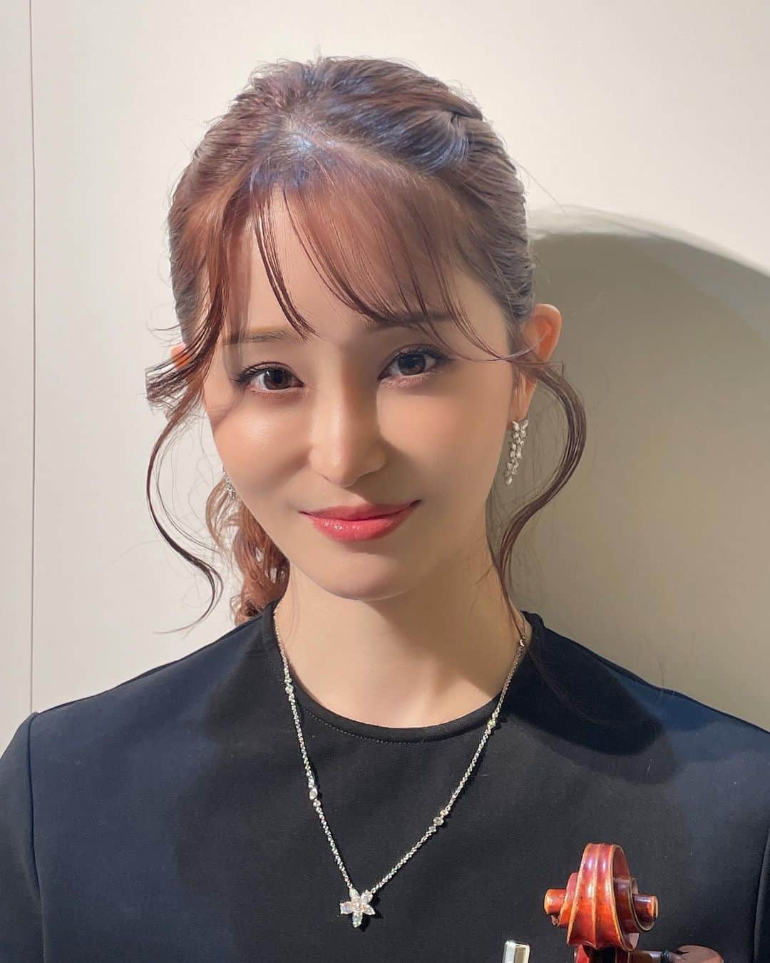 岡部磨知のインスタグラム：「#givenchy #tiffany #コスメ #ジュエリー」