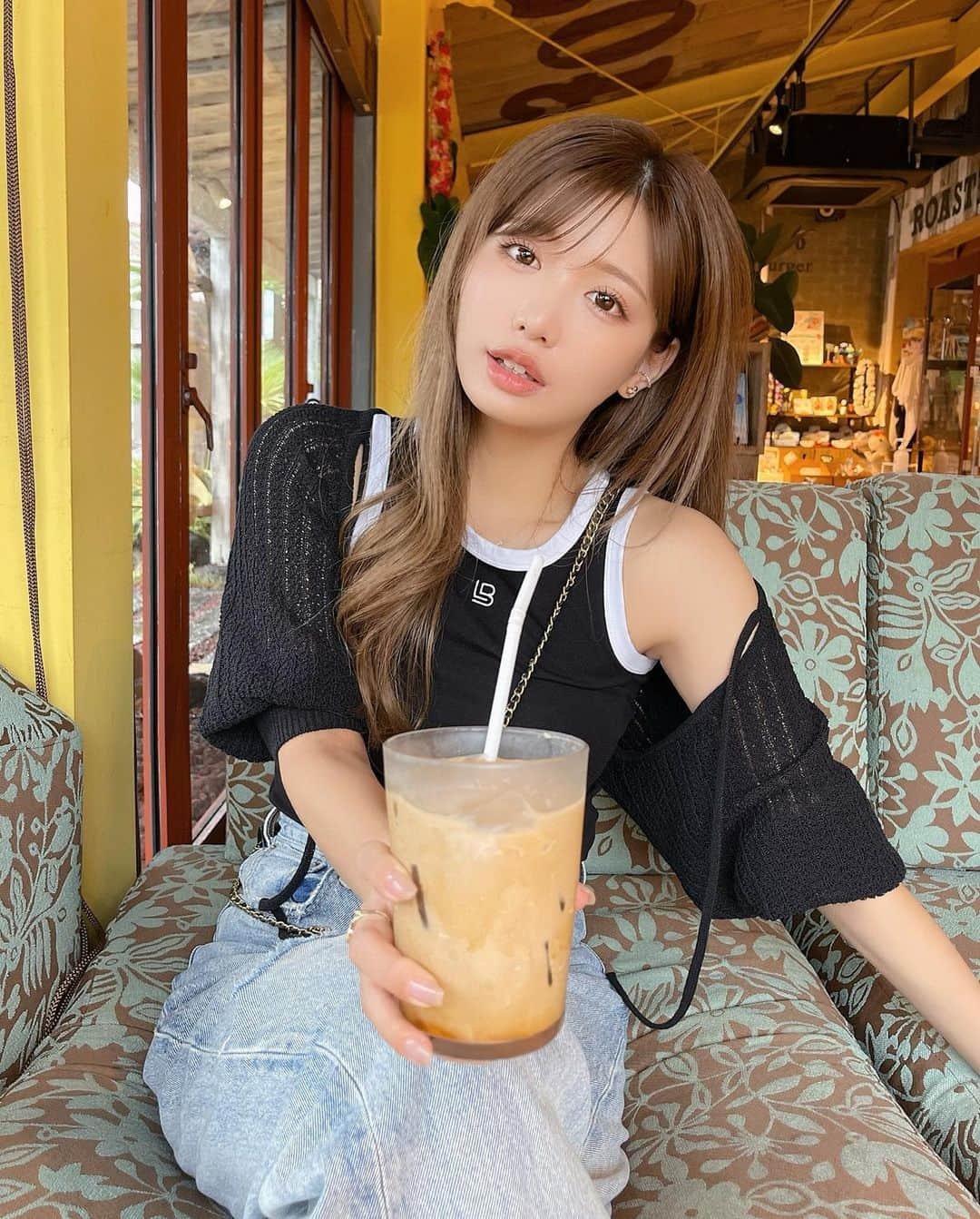 伊藤実祐さんのインスタグラム写真 - (伊藤実祐Instagram)「tops ▸ @lily_brown_official  cardigan ▸ @lily_brown_official  denim ▸ @moussyofficial  ⁡ ⁡  ついに、大好きな 秋 来たね！！！🍂  秋の夜と秋の香りがたまらんく好きで ここ最近毎日エモさに浸って幸せな気持ち☺️w  秋って感受性豊かになって良くも悪くも なんか感情研ぎ澄まされる感じする🌾♥︎  これ分かってくれる人おる？🙋🏻‍♂️  ⁡#藤井寺グルメ #藤井寺カフェ #コナズ珈琲 #コナズコーヒー #自まつ毛 #自まつ毛メイク #まつ毛美容液 #ラッシュリフト #ラッシュアディクト #イエベ #イエベ秋 #イエベ春 #イエベメイク #骨格ストレート #骨ストコーデ #骨スト #骨格ストレートコーデ」10月6日 20時39分 - miyu.61