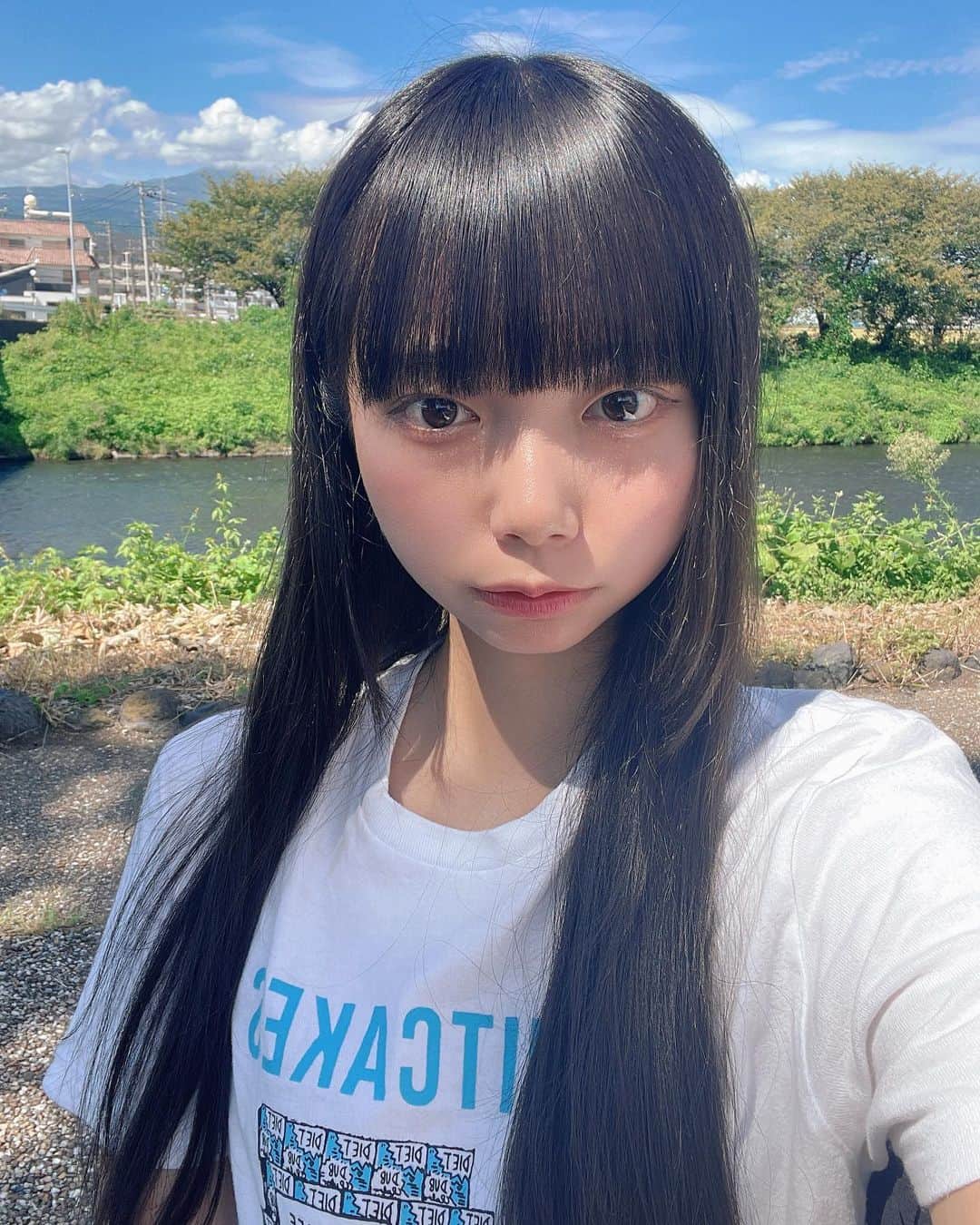 井出ちよののインスタグラム：「やっほーい、ちよのだよ🌈 急に秋らしくなって、昨日は富士山初冠雪したね🗻 明日土曜は静岡市民文化会館中ホールにて『ミニ恋』！ 日曜日は沼久保！ ホールから河原のギャップを楽しめるので両日参加しましょう 過ごしやすい季節になったので、合間でピクニックしたらどうかな お待ちしているよ」