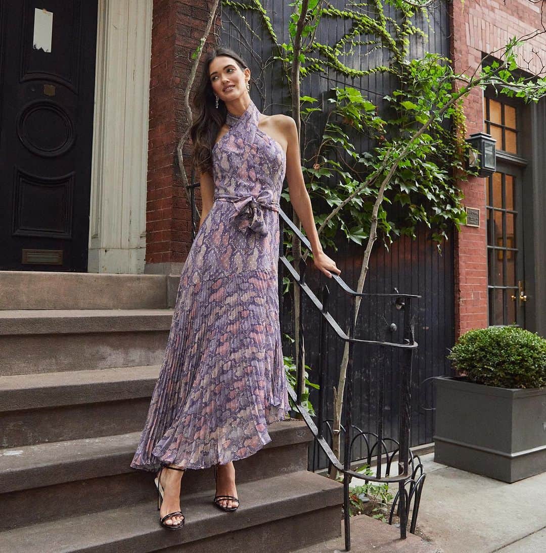 ショシャーナのインスタグラム：「LAST DAY of the Friends and Family Sale! Until Midnight, receive 25% off select styles with code FNF25. *Offer expires 10/6/2023 at 11:59PM, EST. Cannot be combined with other offers. Items found in the sale category are final sale.」