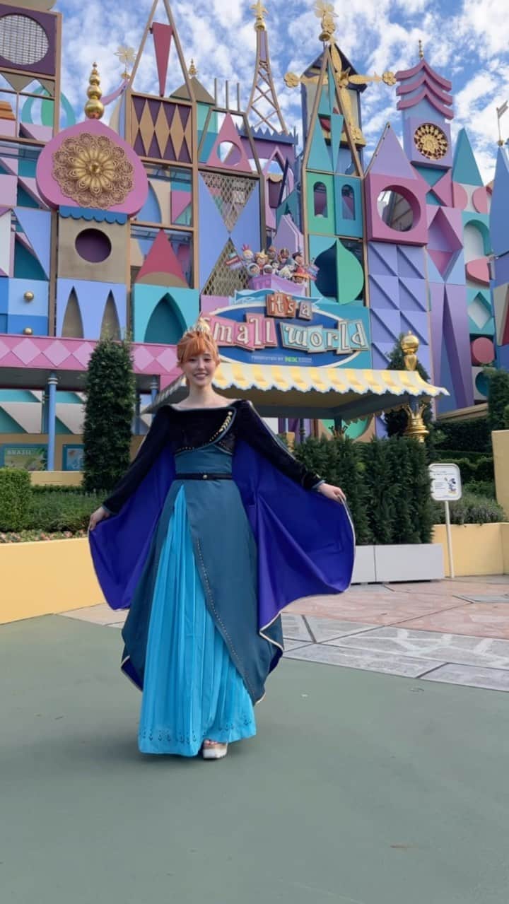 のインスタグラム：「ずっとコスプレしてみたかったアナ🩷🩷🩷  #アナと雪の女王 #アナ雪 #アナ #Dハロ #dハロ仮装 #FROZEN #ディズニー #ディズニーランド #ハロウィン」