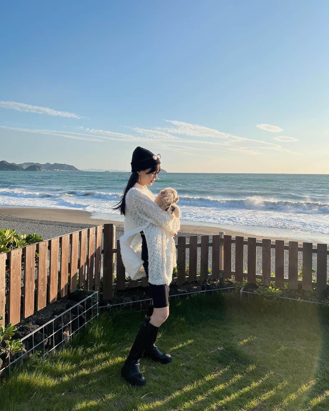 佐藤里緒菜のインスタグラム：「小旅行🐕⛵️  お店でミーティングあったときに 買い足したシャツを着た🪽 @marte_vintage」