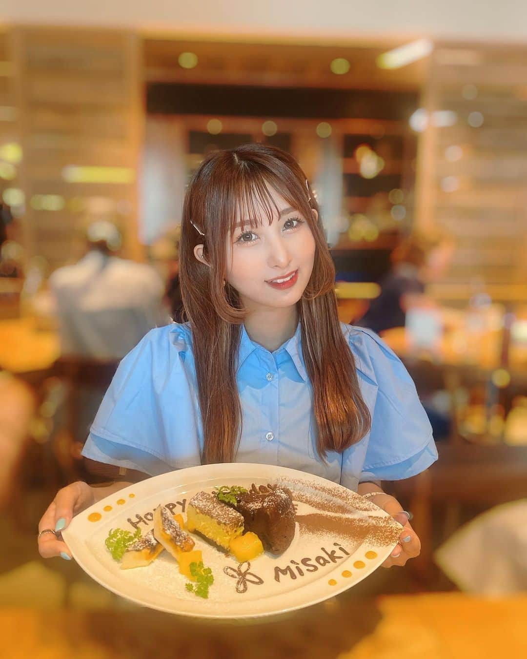 青野美沙稀のインスタグラム：「まだお誕生日続いてて嬉しかった〜🎂❤️(8月)  みんなに幸あれ！な だいすきメンバーありがとう🫶🏻  #バースデー #birthday #タメ組 #渋谷 #shibuya #スクランブルスクエア #スクスク」