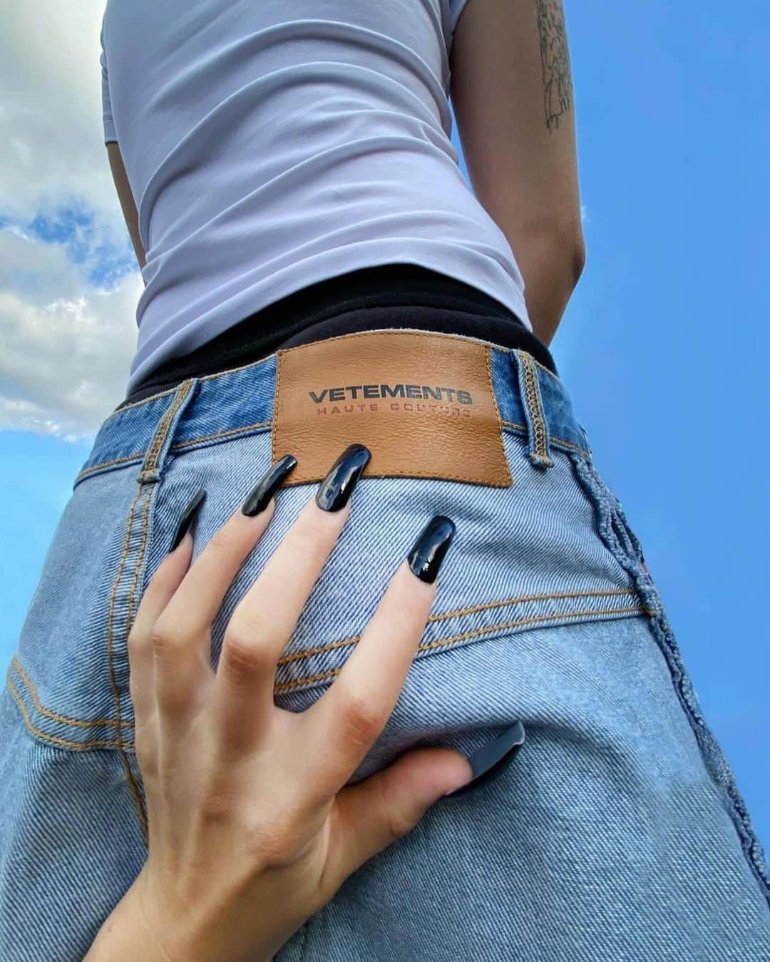 ヴェトモンのインスタグラム：「VETEMENTS DENIM PHOTO BY @bdmx999」