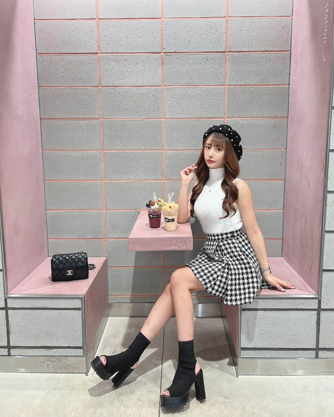 のインスタグラム：「. . 🩷🩷🩷🩷🩷🩷🩷🩷 . . 渋谷にNEW OPENした渋谷通⭐️ フリースペースが可愛かった！！！ . . . 美味しいスムージー飲んだよ🍑 @eashion_official で買いました！ . 季節限定のピーチとグレープ🍇 めちゃくちゃ濃厚で最高だった😔💞💞💞 . . .」