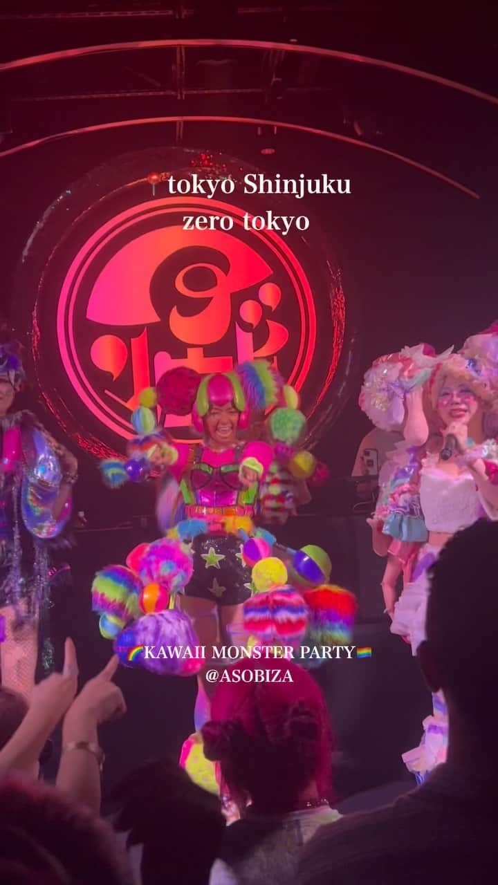 KAWAII MONSTER CAFEのインスタグラム：「Thank you for coming to our party🩷🧡💚💙 The next day, the KAWAII MONSTER PARTY will be held on October 27th🌈🌈 We are planning to hold events in Harajuku and Shinjuku in late October, so please come and see us🦄🌈✨  次のKAWAII MONSTER PARTYは10/27 @zerotokyo_official だよ✨✨ 10月後半もたくさんイベントを開催する予定なのでぜひ会いに来てね👽🩷  #kawaiimonsterparty#kawaii#harajuku#harajukufashion#harajukugirls#shinjuku#tokyotrip#tokyosightseeing##kabukicho#zerotokyo#zeppshinjuku#歌舞伎町タワー」