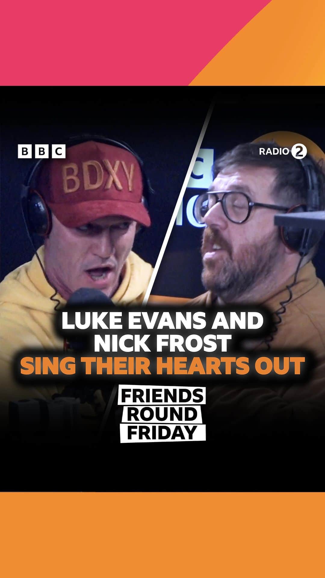 ルーク・エヴァンズのインスタグラム：「These two belting out the Welsh national anthem is just what our Friday needed! 🏴󠁧󠁢󠁷󠁬󠁳󠁿 🥹  #FriendsRoundFriday」