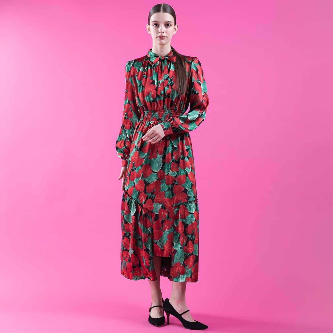 Double Standard Clothingのインスタグラム：「. NEW ARRIVAL CORCOVADO 2023 WINTER COLLECTION  [DRESS] CORCOVADO / TOLKY FABURIC ボウタイドレス（WEB限定） price. 75,900円(税込) color. レッド size. 36 / 38  ------------------------------------------ #doublestandardclothing #tokyo #corcovardo #DSC #sov #nightstore #fashion #ootd #2023winter」