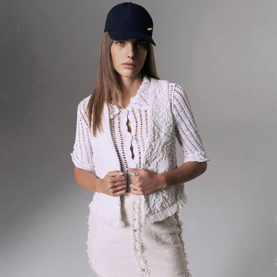 ボルサリーノのインスタグラム：「This Fall, the Cap is On. #Borsalino highlights #captalk with the latest #fw23 #showcase of iconic black #Borsalino #FW23 baseball caps, a #musthave accessory that will add that a contemporary iconic touch of sporty elegance. Effortless style that takes you from a contemporary office workday look to a stylish weekend outfit.   Explore more top collection highlights now on www.borsalino.com  Ph @josephcardoofficial  #urban #cool #Italianstyle #MadeinItaly #Borsalinoworld #caplovers #baseballcap #Borsalinocaplover #Borsalinocap #Borsalinolover #baseballcaplovers #urbanvibes #keepyourcapon #bestinclassaccessories #stylematters #transitionalacceaories #musthave #relaxedelegance #topaccessoriesforFall #capstyle #stylishsportswear #forHer #leaveyourcapon」