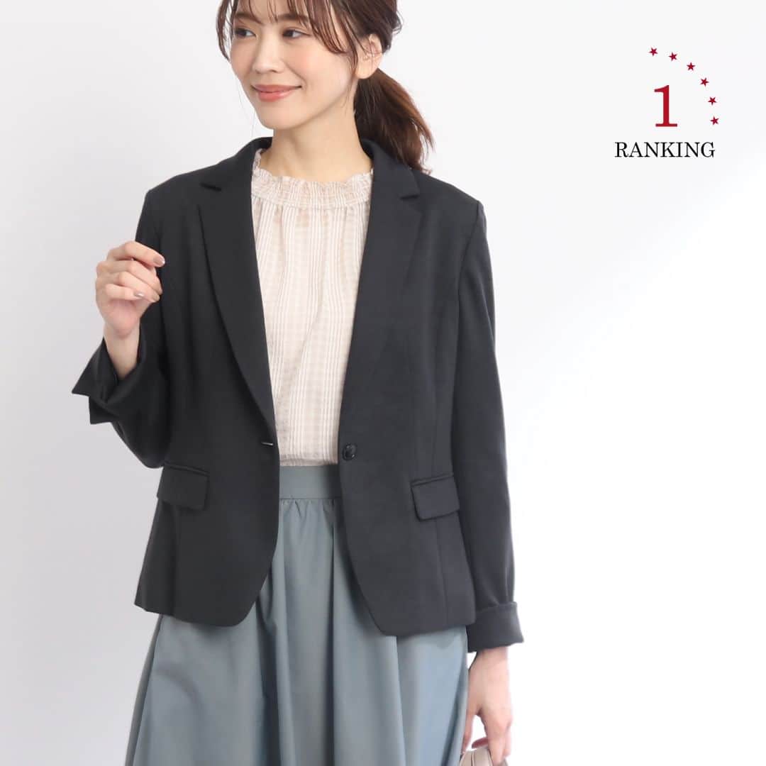 のインスタグラム：「WEEKLY RANKING - outer -  今、店舗とオンラインストアでリアルに売れている 人気アウターBEST3をランキングでご紹介します。  秋が深まるこれからの時季にぴったりの羽織り アイテムや定番人気アイテムがランクイン！  ぜひチェックしてみてください♪  ｜商品情報｜ ①匠ジャケット／ベーシックテーラード No.101-47350｜¥36,960(taxin) ②ストレッチフーデッドマウンテンパーカー No.101-47310｜¥22,990(taxin) ③ビジューボタンカーディガン No.101-37472｜¥16,940(taxin)  ▼プロフィール@reflect_kobe_officialより、 公式サイトページにリンク頂けます。  #reflect #リフレクト」