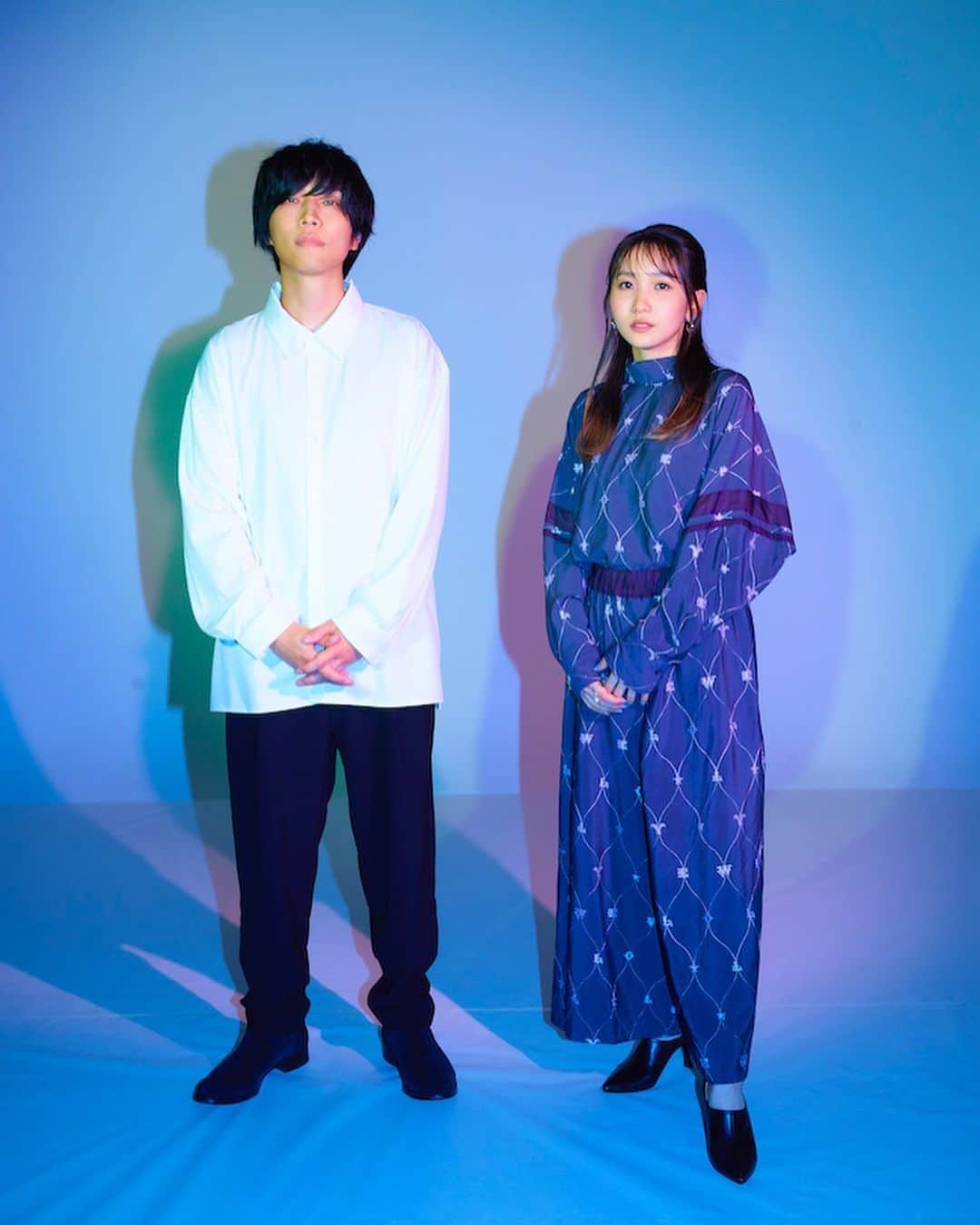のインスタグラム：「幾田りら×内澤崇仁インタビュー「会えるか会えないかわからない“アナログ”な時間と寄り添う音楽」  二宮和也演じるデザイナー・悟と波瑠演じる携帯を持たない謎めいた女性・みゆきが喫茶店「ピアノ」で偶然出会ったことから始まる恋愛模様を描いた映画『アナログ』。  「毎週木曜日に、この場所で会いましょう」。ただひとつの約束を交わしたふたりによるピュアで切ないラブストーリーを鑑賞し、号泣した勢いのままインスパイアソング「With」を書き上げたのはドラマ主題歌やTVCMソングも多数手掛けるシンガーソングライター、幾田りら。「With」のプロデュース／アレンジを手掛けたのは『アナログ』の劇判も担当するandropの内澤崇仁。  ストーリーをいたずらに盛り立てることなく、優しく寄り添うような劇判と「With」が溶け合ったような良質なコラボレーションを見せている。今回の取材で初めて直接言葉を交わしたという幾田と内澤の対談をお届けする。  インタビューはNumero.jpにて掲載中✨  #numerotokyo  #magazine #mode #fashion #art #culture #beauty #lifestyle #people #photo #tokyo #映画アナログ #幾田りら #内澤崇仁 #androp」