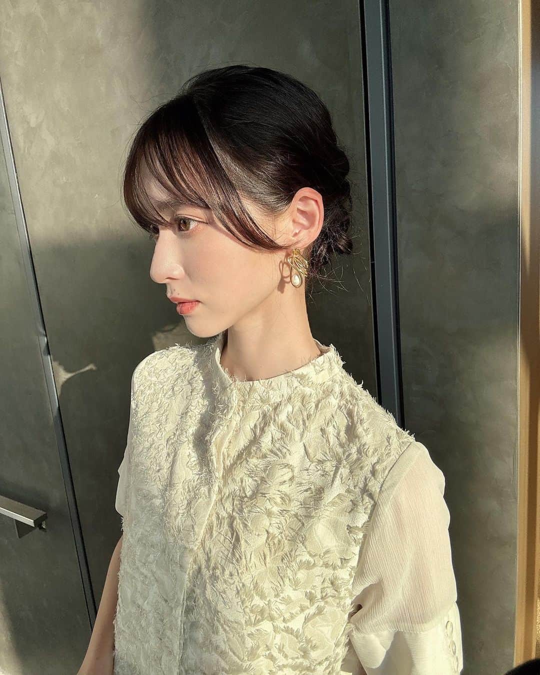 にょみ。さんのインスタグラム写真 - (にょみ。Instagram)「. . カーディガンとキャミワンピースは @priveve_priveve です🤍 . 妊娠の体重の増減で頬のたるみや もたつきがずっと気になっていたので… AclinicでAスレッドを受けてきました 妊娠中や授乳中は出来ないので やっと行けて嬉しい🥺 (1,2枚目がbefore、3枚目がafter)  内装が綺麗なのはもちろん スタッフの皆さんもお綺麗で お優しくてホスピタリティが素晴らしいです✨ ありがとうございました‪🙇🏻‍♀️  #priveve#ootd#baby#babyboy#ad #キャミワンピ#男の子ママ#beauty #美容  #タリーズコーヒー#ブラッドオレンジ#おいしい 🍊」10月6日 21時09分 - nyon514