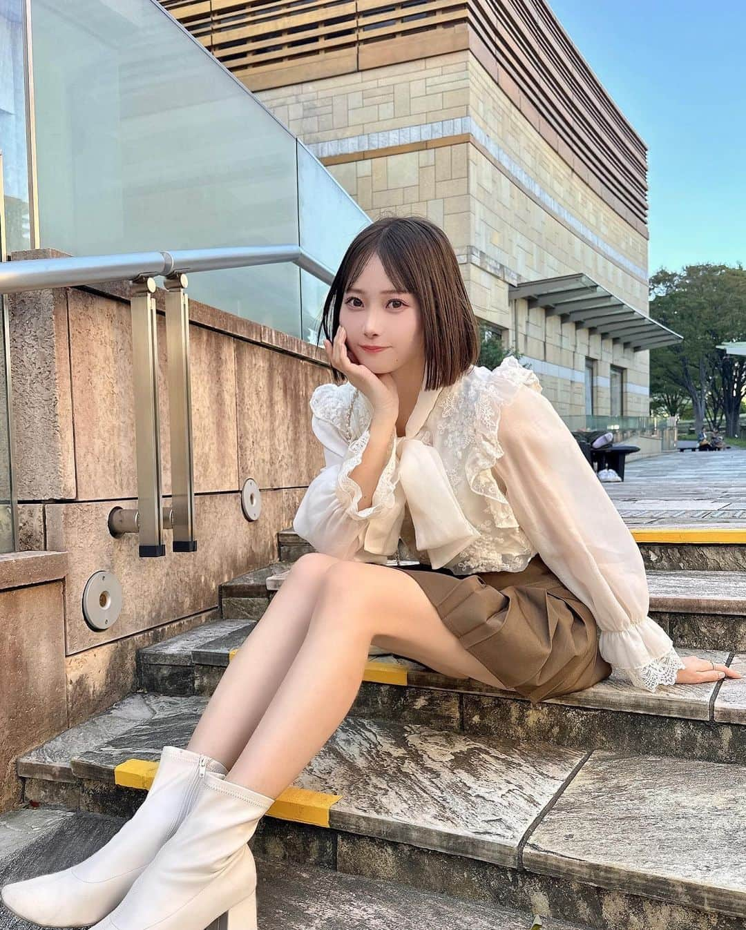 橋本桃呼のインスタグラム：「秋の訪れだねえ🍁 今日風つよかった！！！🍃  紅葉とかみにいこうよう！！  #instagramjapan #instagood #instafashion #instapic #japanesegirl #일상 #데일리 #셀카 #셀스타그램 #데일리룩 #오오티디 #ootd #followme」