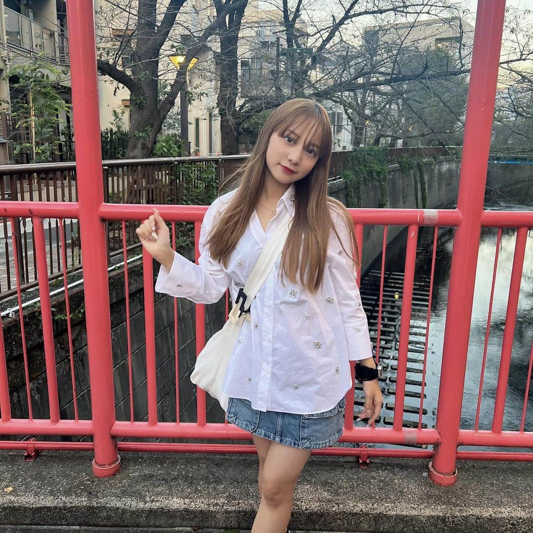 吉田羽花さんのインスタグラム写真 - (吉田羽花Instagram)「. 今日のコーデ＾＾  日焼けしすぎて足の白い部分と焼けた部分の境目がひどい笑笑  今日はZARAコーデだよん🪄🩵 バックだけSHEIN🧳🤍   #ワカノシフク  #今日好き   #夏休み編2023   #06  #jk  #sjk   #吉田羽花」10月6日 21時03分 - waka.yoshida_