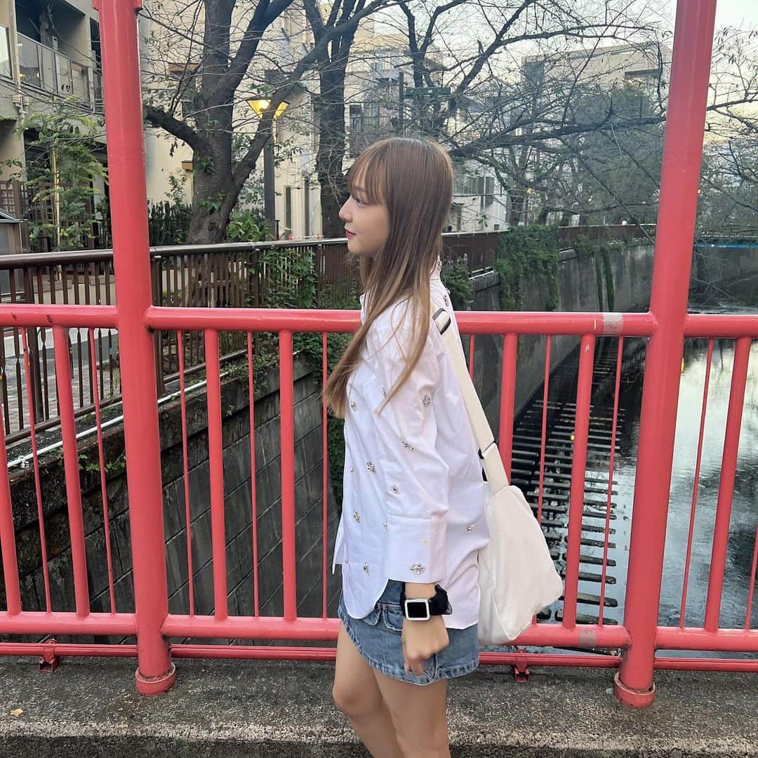 吉田羽花さんのインスタグラム写真 - (吉田羽花Instagram)「. 今日のコーデ＾＾  日焼けしすぎて足の白い部分と焼けた部分の境目がひどい笑笑  今日はZARAコーデだよん🪄🩵 バックだけSHEIN🧳🤍   #ワカノシフク  #今日好き   #夏休み編2023   #06  #jk  #sjk   #吉田羽花」10月6日 21時03分 - waka.yoshida_