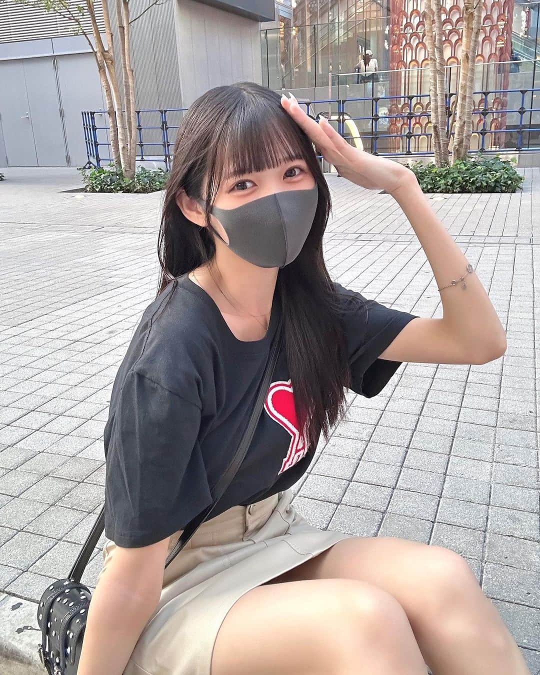 猪狩彩奈のインスタグラム：「みんな休日はなにするのーー ❤️‍🔥🍒 10月22日（日）東京国際フォーラムホールCにて、所属してるアイドルグループ『SweetAlley』の4thワンマンライブがあります！！🍒❤️‍🔥  チケットはプロフィールのリンクの1番上からゲットできます🎟 普段のライブで手売り販売もしてます🪄  📍 会場：東京国際フォーラム ホールC ⏱ 開場17:00／開演18:00 👛 料金：VIPチケット40,000円／Sチケット4,000円／Aチケット1,000円／手売りチケット1,000円（各D代別） 🚶🏻 入場順：①VIPチケット（当日抽選）→②Sチケット（整理番号順）→③Aチケット（整理番号順）→④手売りBチケット（整理番号順）  👑VIPチケット特典 最優先入場／VIP専用エリア／ワンマンTシャツ／バックヤード見学／リハーサル見学／サイン入りVIPパス／ファストパスチェキ券  🏅Sチケット特典 優先入場（一般エリア）／ワンマンTシャツ  ライブ後は特典会(チェキ会)があります📸！ トーク落書き有 ￥2000 トーク落書き無 ￥1000 🎁初めましての方はトーク落書き有チェキ❤️‍🔥3枚❤️‍🔥無料🎁(10/22以外🙏🏻)  その他ワンマン詳細はチケットと同じくプロフィールのリンクの1番上から見られます🧏🏻‍♀️ 通常ライブはプロフィールの「会えちゃう」やTwitterから予定チェックできます🫧  10月22日全力で楽しませるのでこの日は一緒に過ごさせてください🥺！インスタのみんなにも会えますように💭♡  ライブのことで分からないことあったら気軽にDMしてね🫶🏻既読つけられないけど全部読んでます💌」