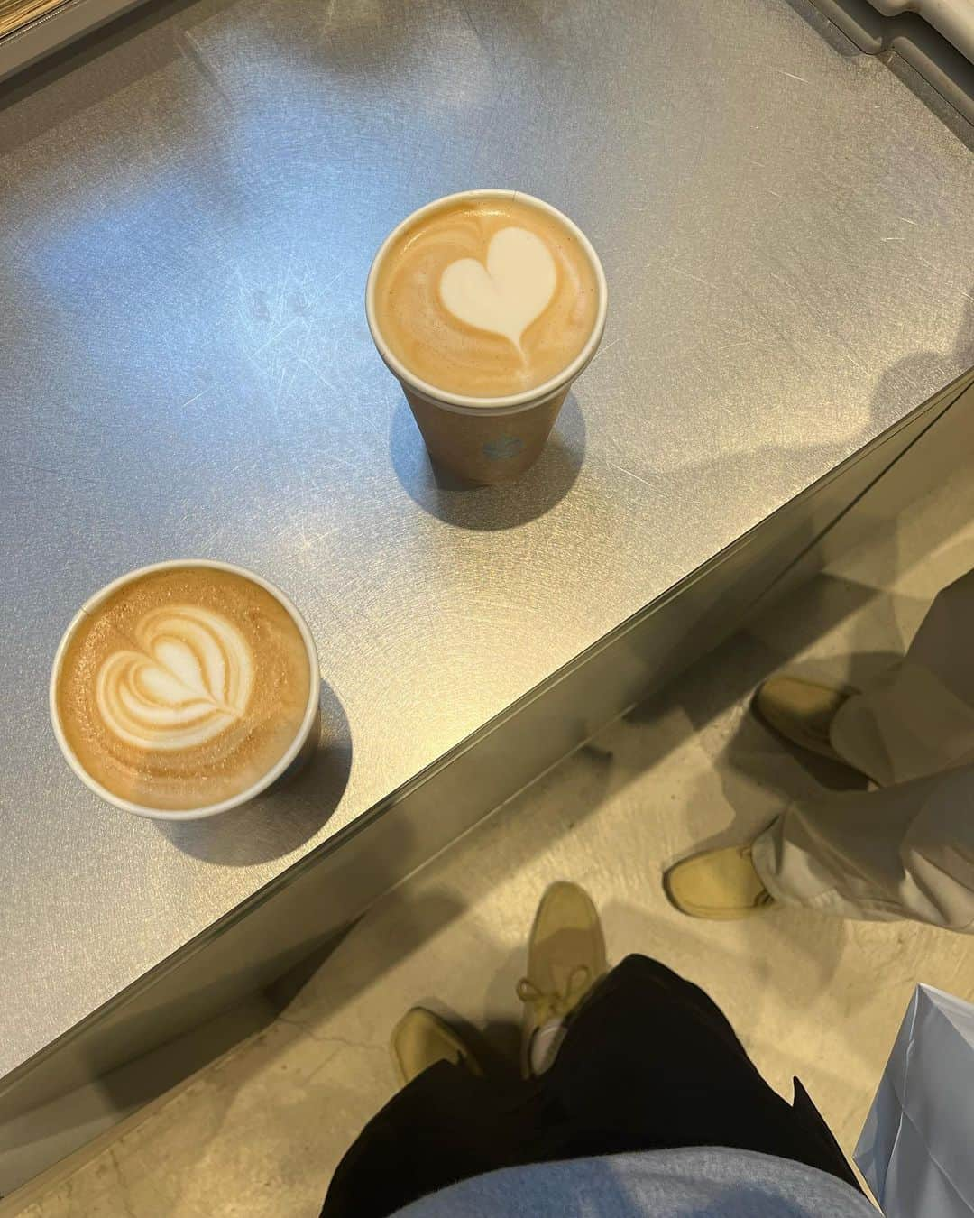 近藤沙良さんのインスタグラム写真 - (近藤沙良Instagram)「hot latteの季節🍂☕️  #bluebottlecoffee #bluebottlecoffeekyoto #clarks #秋服コーデ #休日コーデ #秋服 #京都カフェ #京都コーヒー #京都グルメ」10月6日 21時04分 - saaara57