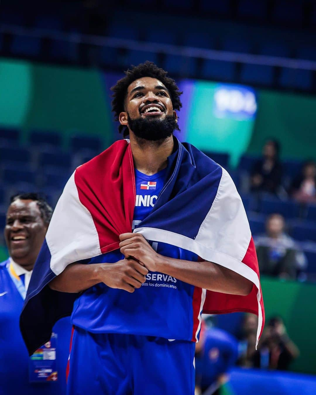 FIBAさんのインスタグラム写真 - (FIBAInstagram)「Karl-Anthony Towns delivered for his Dominicana with pride 🇩🇴  He finished the #FIBAWC with 24.4 PTS, 8 REB, 1.6 AST & 1 BLK 🔥」10月6日 21時06分 - fiba