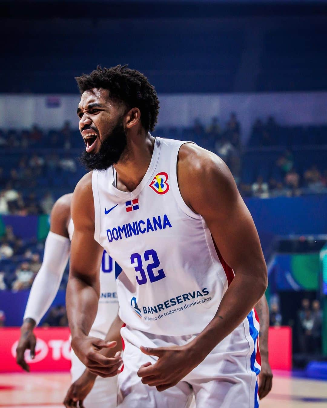 FIBAさんのインスタグラム写真 - (FIBAInstagram)「Karl-Anthony Towns delivered for his Dominicana with pride 🇩🇴  He finished the #FIBAWC with 24.4 PTS, 8 REB, 1.6 AST & 1 BLK 🔥」10月6日 21時06分 - fiba