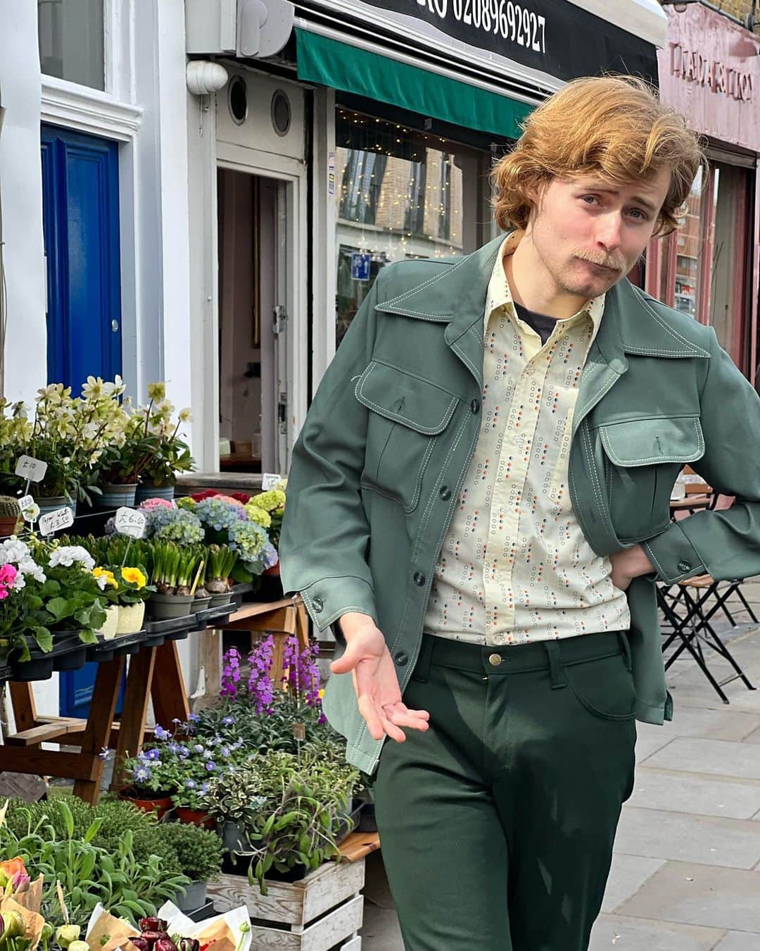 バーティ・ギルバートのインスタグラム：「i lost this jacket a few months back :-(」