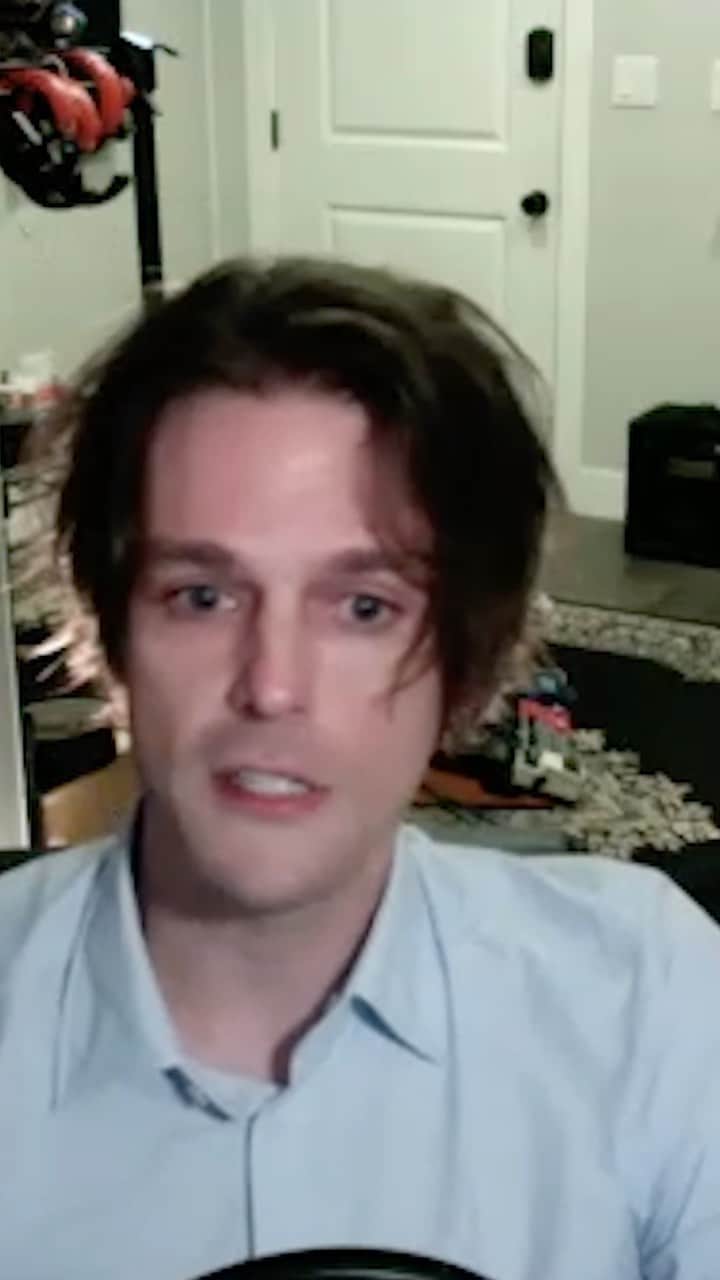 Rock Soundのインスタグラム：「iDKHOW’s Dallon Weekes talks working with friends and other artists on upcoming new album ‘GLOOM DIVISION’  “It’s probably the most fun I’ve had making music since I was 15.”  Get your copy on exclusive, limited edition orange cassette at SHOP.ROCKSOUND.TV, link in bio  #idkhow #idkhowbuttheyfoundme #idontknowhowbuttheyfoundme #dallonweekes #alternative」