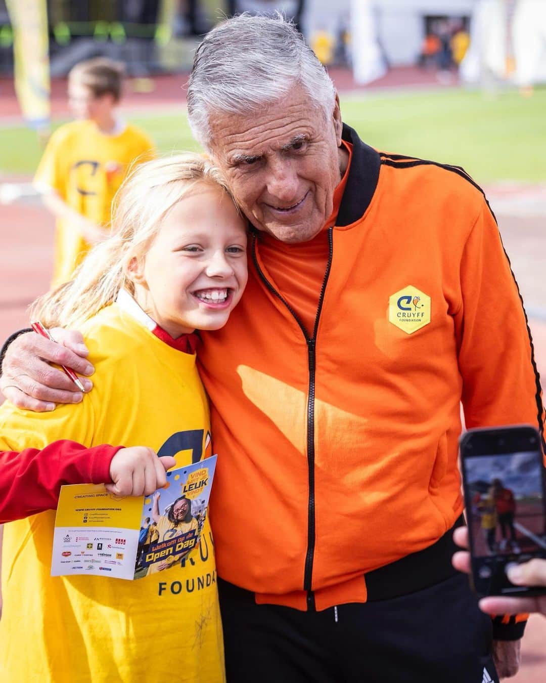 ヨハン・クライフのインスタグラム：「Beautiful Open Days of the Johan Cruyff Foundation in Amsterdam and Barcelona! 💛  #CruyffLegacy #HaveANiceDay #HaveANiceWeekend」