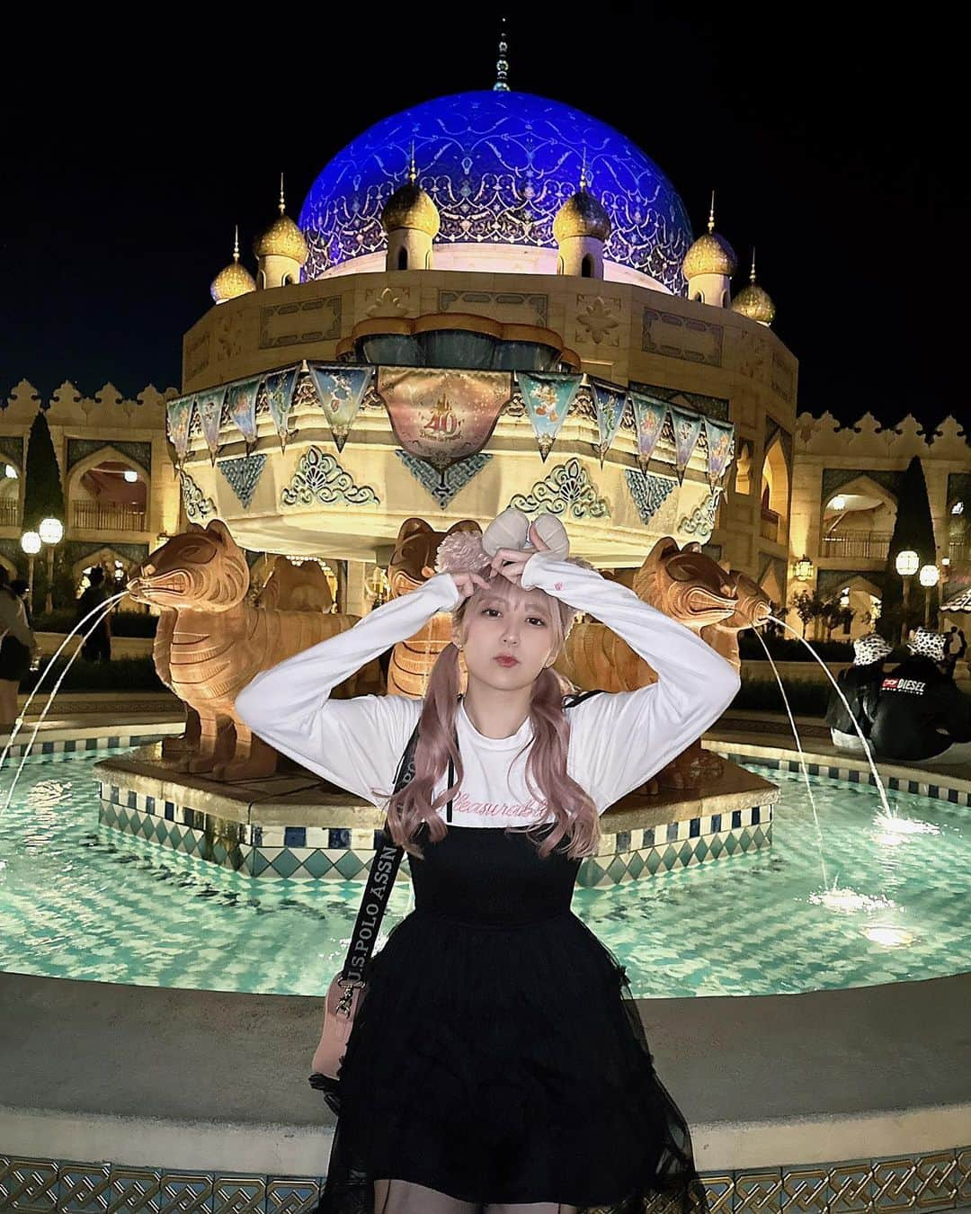 古谷柚里花さんのインスタグラム写真 - (古谷柚里花Instagram)「🧞‍♂️🏰🐭🖤 #disneysea #disney #モノトーンコーデ #ディズニーコーデ  #ピンクカラー #ツインテール #アイドル #i4i #ootd」10月6日 21時26分 - uugirl_new_yurika