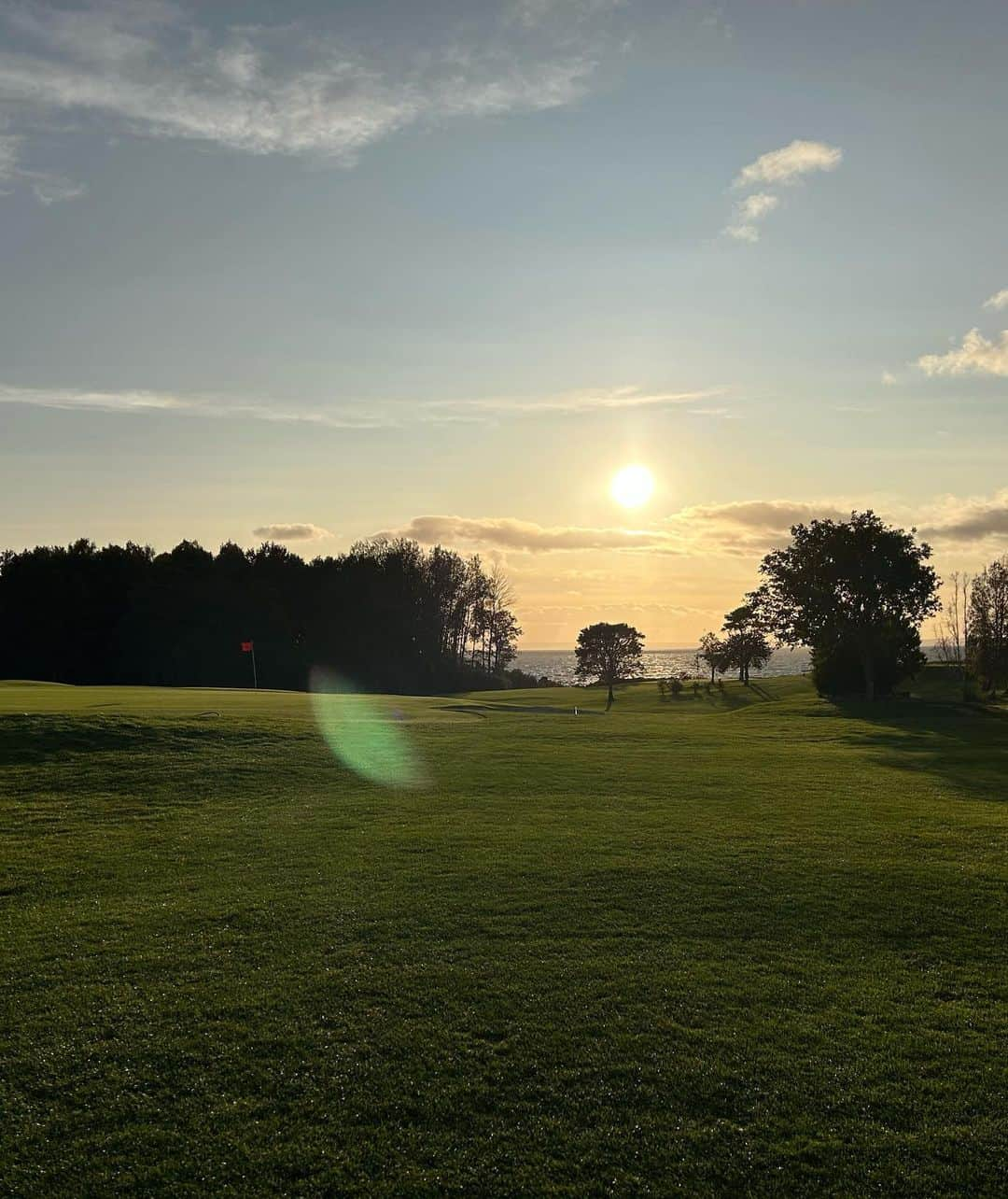 アンナ・ノルドクビストさんのインスタグラム写真 - (アンナ・ノルドクビストInstagram)「Another couple days at my favorite place 🫶🏻 Nothing better than golfing with a carry bag and being surrounded by great people! Fall is here and so are the colors 🍁 🍁. Thank you @ombergsgolfresort for all the love and support and for always making it so hard to leave. 💙  Leaving with a big smile on my face and ready to finish off the 2023 season in Shanghai-Korea-Malaysia-Tampa-Naples 🤩🤩」10月6日 21時36分 - a_nordqvist