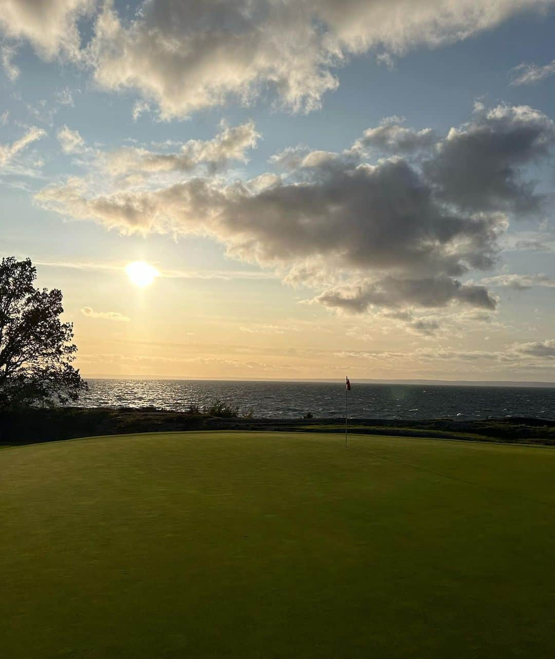 アンナ・ノルドクビストさんのインスタグラム写真 - (アンナ・ノルドクビストInstagram)「Another couple days at my favorite place 🫶🏻 Nothing better than golfing with a carry bag and being surrounded by great people! Fall is here and so are the colors 🍁 🍁. Thank you @ombergsgolfresort for all the love and support and for always making it so hard to leave. 💙  Leaving with a big smile on my face and ready to finish off the 2023 season in Shanghai-Korea-Malaysia-Tampa-Naples 🤩🤩」10月6日 21時36分 - a_nordqvist