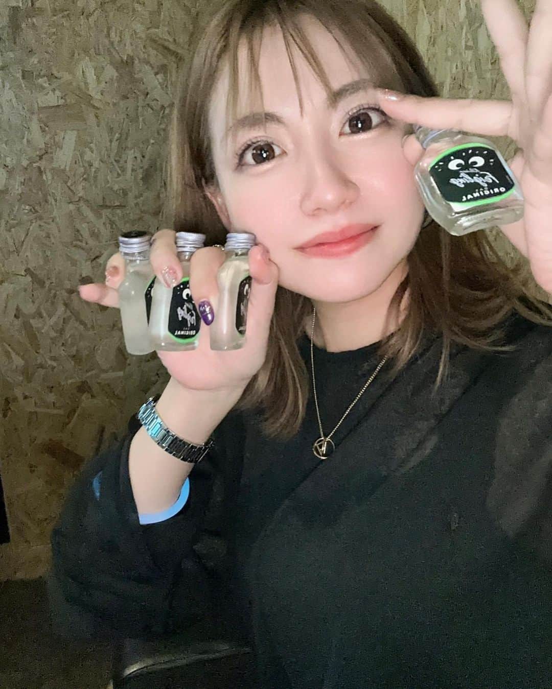 のインスタグラム：「. パリピ飲みした🍸 髪伸びたし明るいなあ(他人事) . #シティーグループ #ニュークラ #ベルベ #鈴鐘 #クラブベルべ #クラブ鈴鐘 #ホステス #キャバ嬢 #すすきのキャバクラ #すすきのホステス #ショートカット女子 #酒好き」