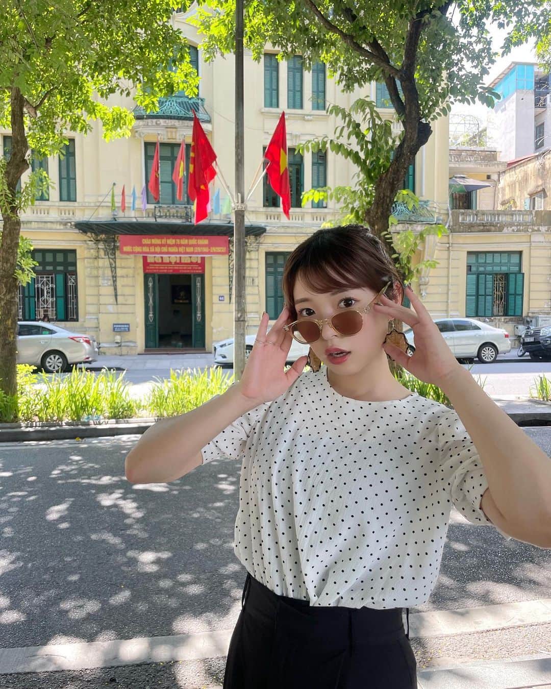 のインスタグラム：「ポニーテール🐴 . . . . #ベトナム #ベトナム旅行 #ootd #ファッション #ヘアカラー #ヘアスタイル　#ヘアアレンジ #Vietnam #女子旅　#vietnamtravel」