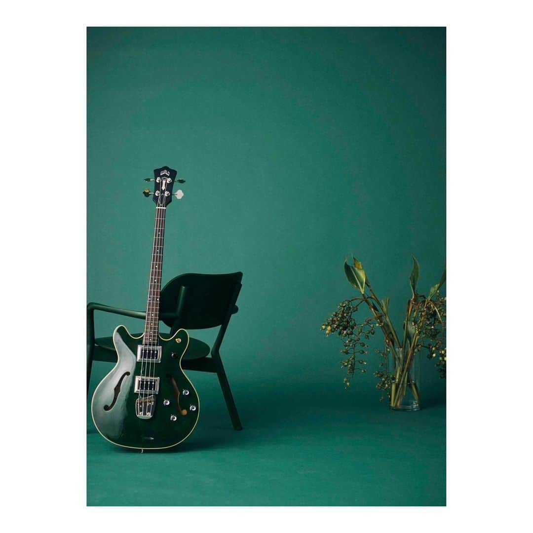 MINAさんのインスタグラム写真 - (MINAInstagram)「@guildguitars  guildのベース単体でも撮ってもらいました📸💚」10月6日 21時33分 - mina_gf_band