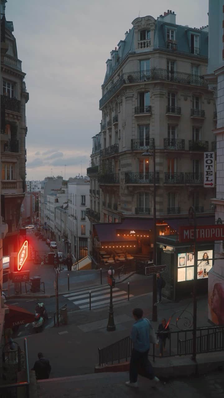 のインスタグラム：「Using black pro mist filter for Paris lights is the best idea ✨   #blackpromist #paris #night #travel #cinematic」