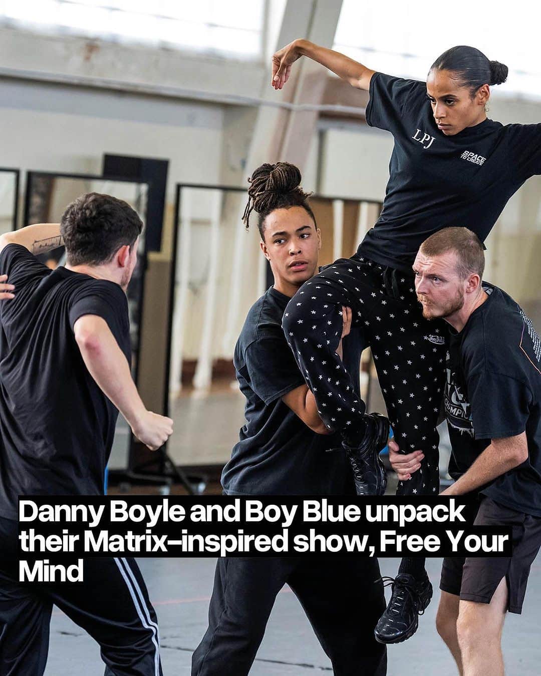 Dazed Magazineのインスタグラム：「Danny Boyle’s hip-hop adaptation of The Matrix, Free Your Mind, is on the horizon so we caught up with the filmmaker and his collaborators @kenrickh20sandy and @mikeyjdotnet to discuss the Manchester-based show hosted by @factory_international🕴️  “Everyone has come with their excellence,” Kenrick tells Dazed, though he adds that the collaboration began with a sense of kinship, with emphasis placed on putting egos aside and listening to each other’s perspectives.   “As much as this is a professional job,” he explains, “we’re growing friendships in this space, which makes it even more powerful.”  First released in 1999, The Matrix made a number of prophecies about humanity’s techno-dystopian future, from mind uploading, to the ubiquity of artificial intelligence, to the blurry lines between real life and a simulated “reality”.   Through the link in our bio, Danny Boyle, Kenrick Sandy, and Mikey Asante dive deeper into their unconventional take on The Matrix, and answer the all-important question: if we are living in a simulation, would they choose to wake up or keep dreaming? 🤔  📷 Tristram Kenton  ✍️ @t.s.waite」
